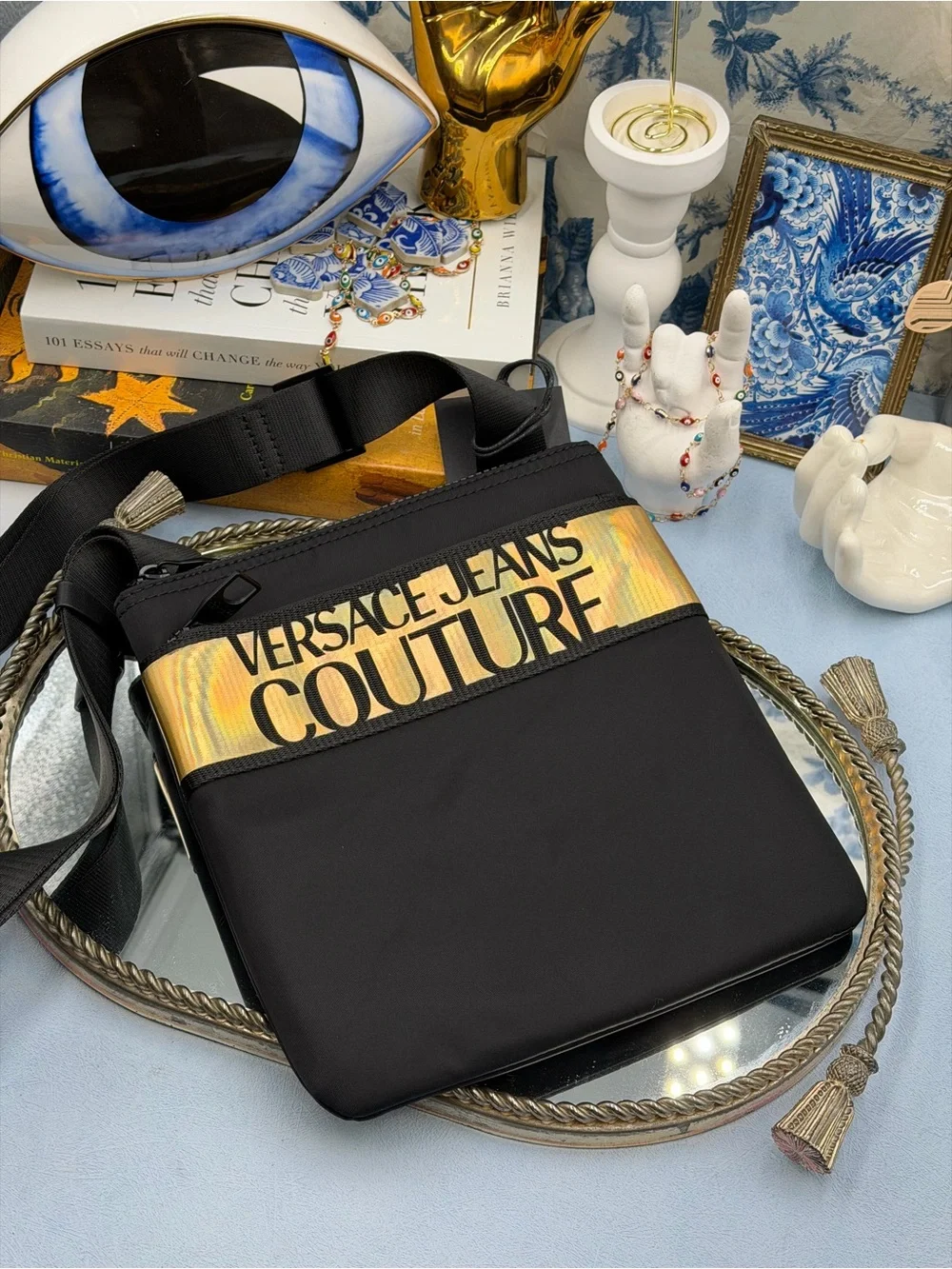 🆕 VERSACE JEANS COUTURE 🧿 NWT Logo Crossbody Bag, Black & Gold *SMALL FLAW*